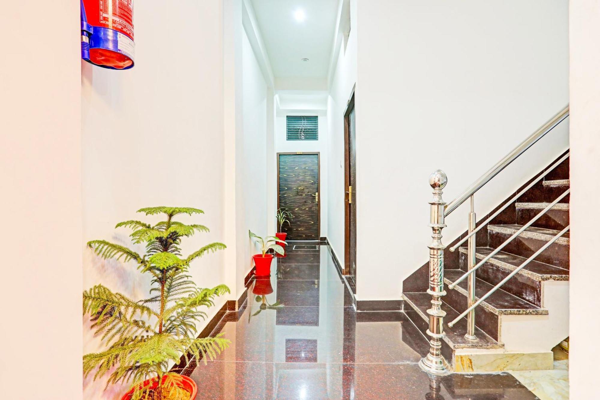 Hotel O The Maruti Paying Guest House Varanasi Exterior foto